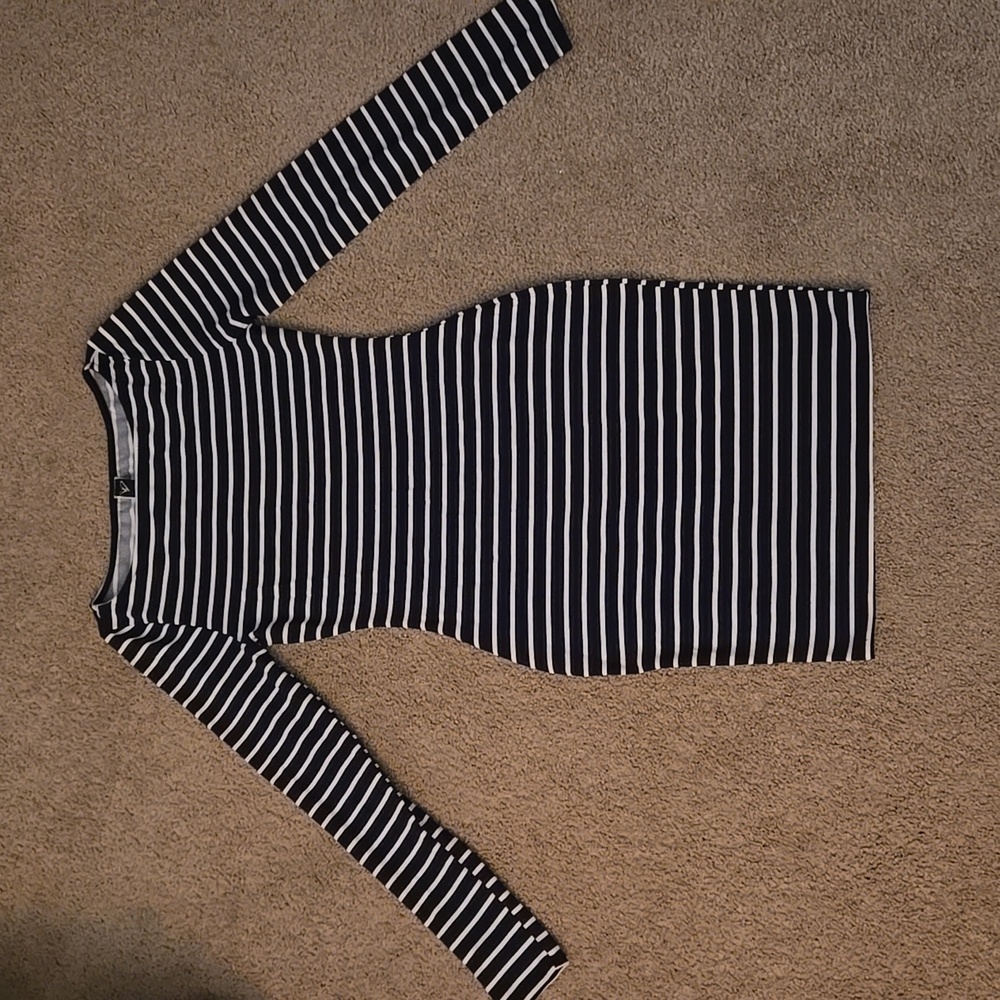 Windsor dress. Size Small. Black & White stripes